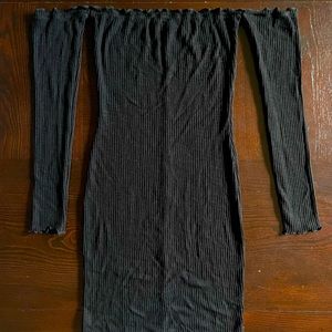 Ribbed Off-Shoulder Long Sleeved Bodycon Dress: Black
